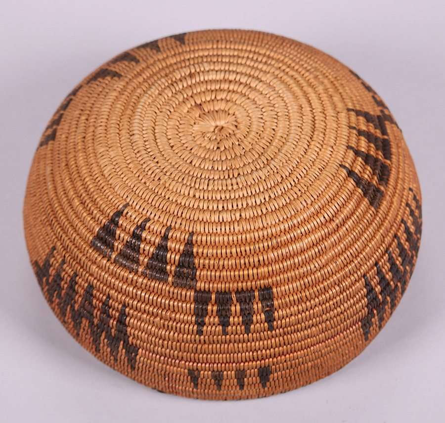 Native American Bakset Washoe Tribe Bear Claw Basket California