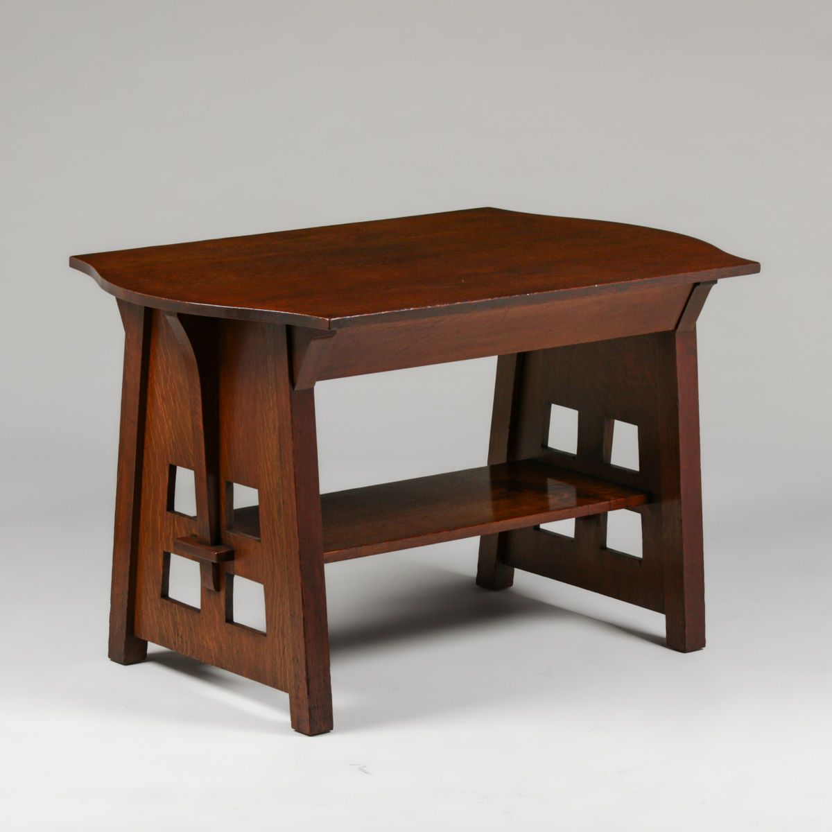 Early Limbert Cutout “Turtle-Top” Table c1902-1905