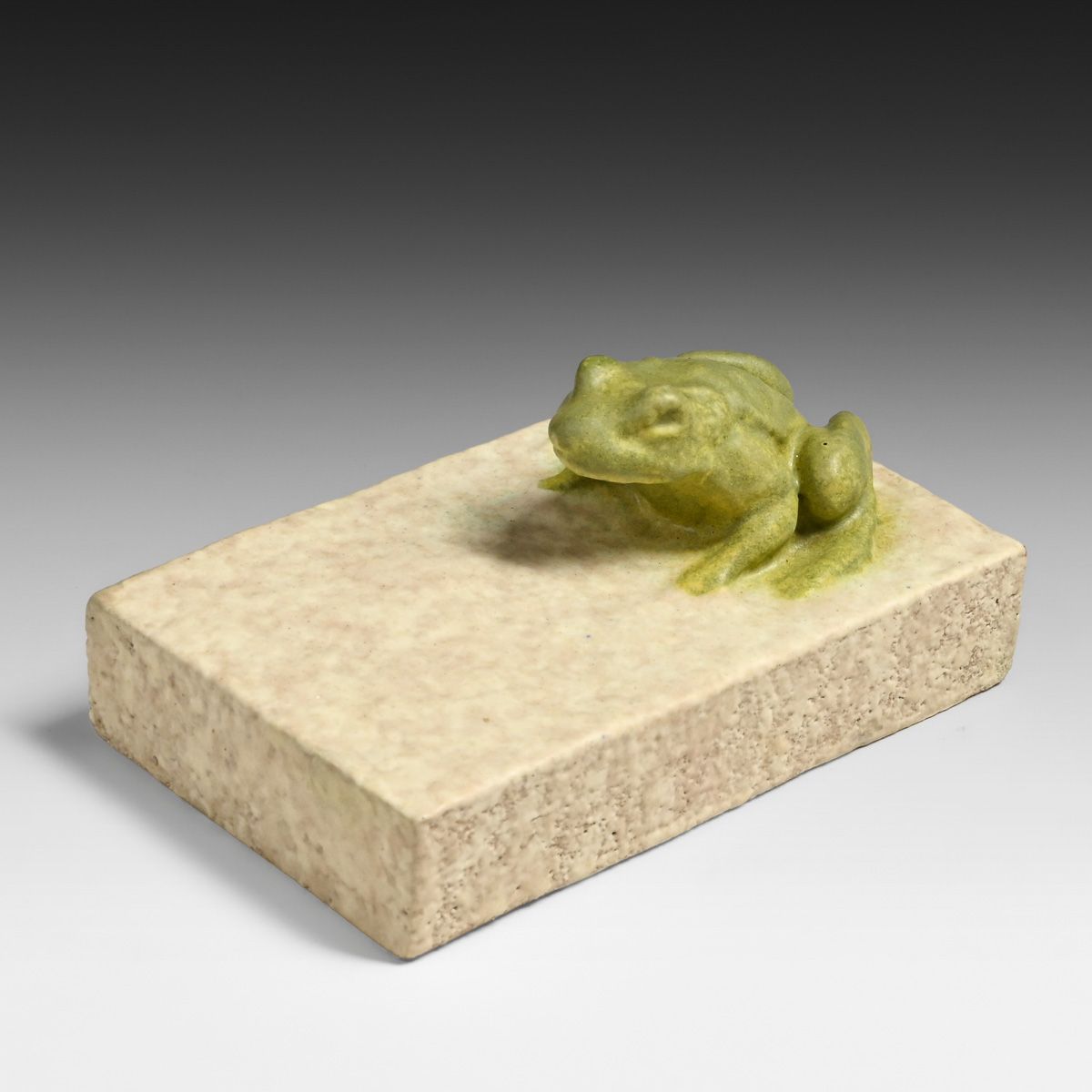 Early Teco American Terra Cotta & Ceramic Co Chicago Paperweight Frog c1900-1902
