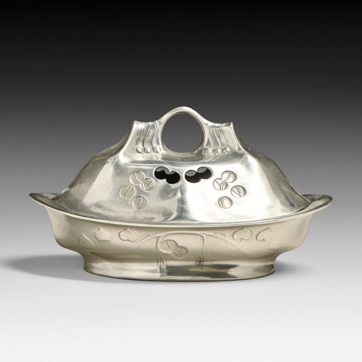Kayserzinn - German Art Nouveau Pewter Covered Soap Dish c1905