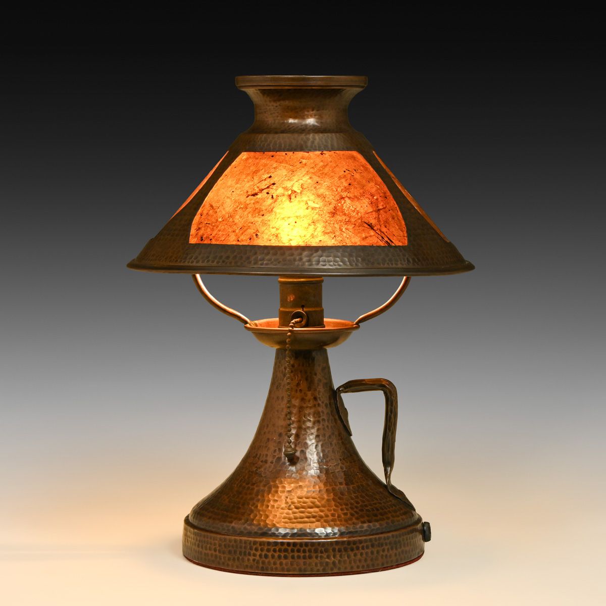 Benedict Studios Hammered Copper & Mica Boudoir Lamp c1910
