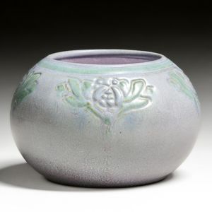 Marblehead Pottery Matte Lavendar Decorated Closed Bowl c1910