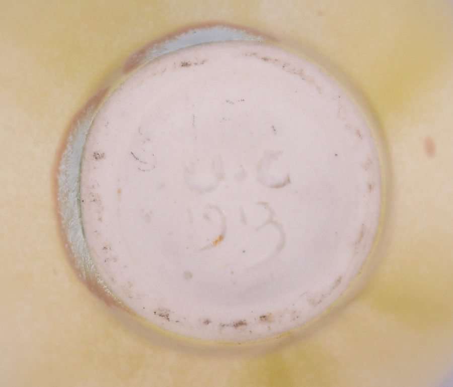 UC1913Vase4