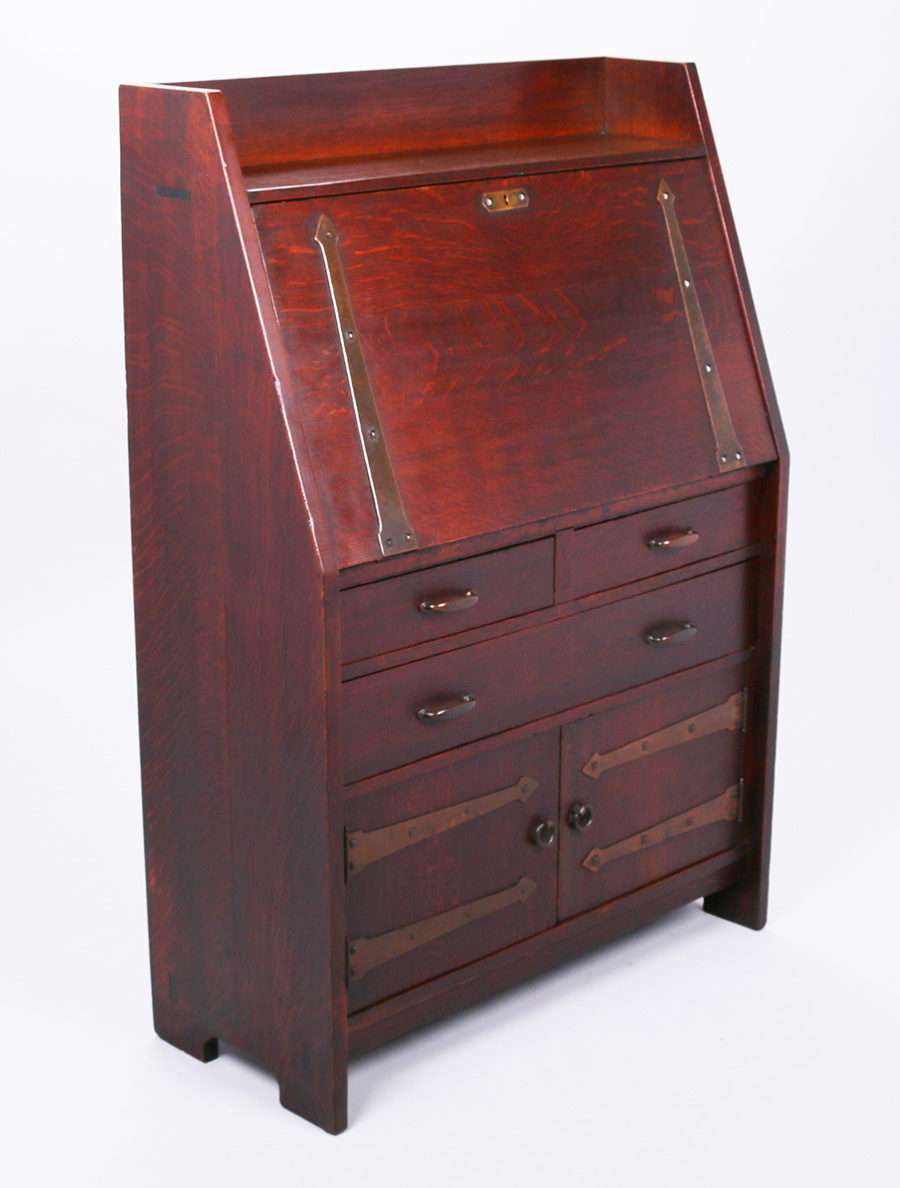 Gus1903StrapHingeDFDesk1